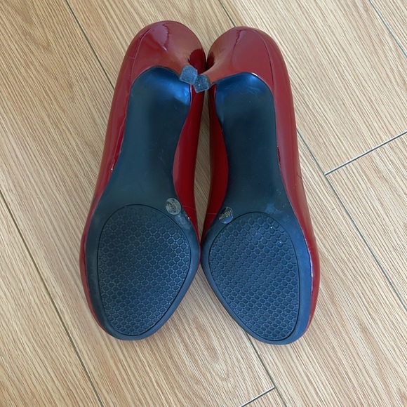 Red high heels - Picture 4 of 4